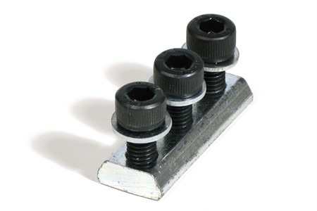 WGS-GPLM-M5x10 Slotted nut trippelholed with screw and washers